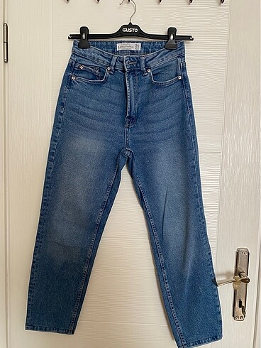Stradivarius mom jean