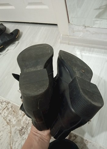 Siyah Deri Tokalı Blok Topuklu Kadın Bot - Görsel 4