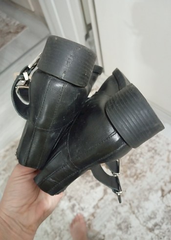 Siyah Deri Tokalı Blok Topuklu Kadın Bot - Görsel 5