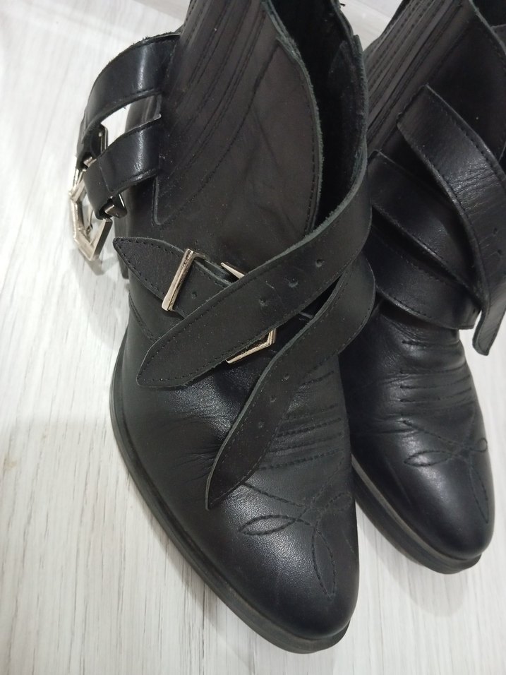 Siyah Deri Tokalı Blok Topuklu Kadın Bot - Görsel 2