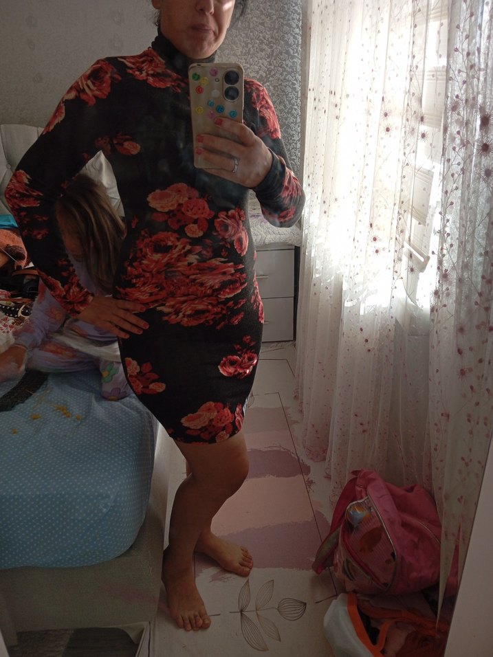 Karanlık Pembe Çiçek Desenli V Yaka Midi Elbise - Görsel 4