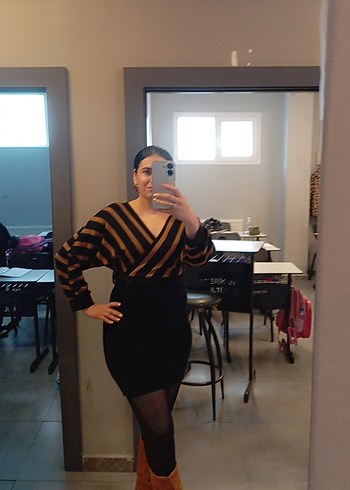 Desenli V Yaka Midi Kadın Triko Elbise - Görsel 2