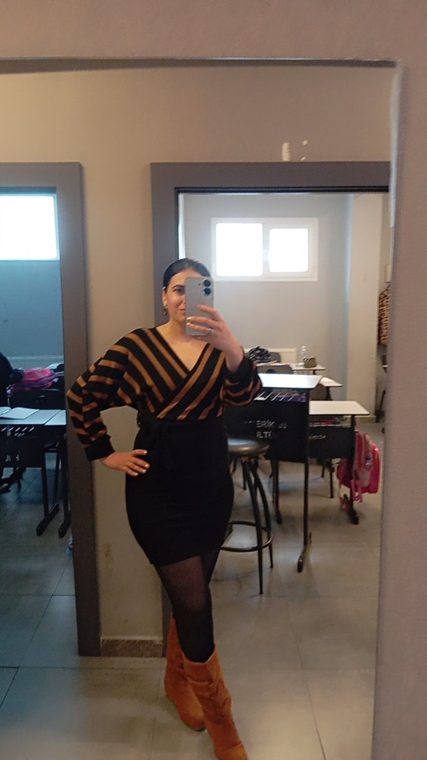 Desenli V Yaka Midi Kadın Triko Elbise - Görsel 2