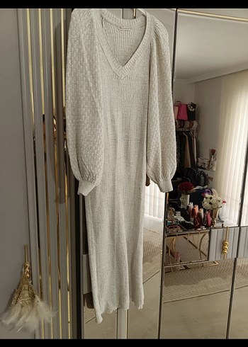 V Yaka Balon Kollu Beyaz Triko Elbise - Görsel 2