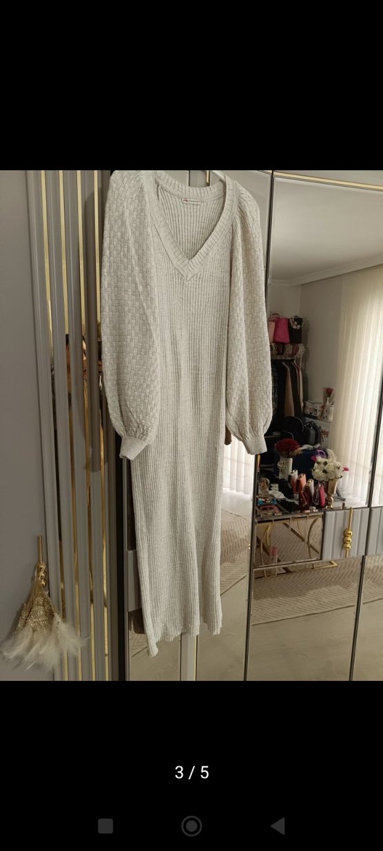 V Yaka Balon Kollu Beyaz Triko Elbise - Görsel 2