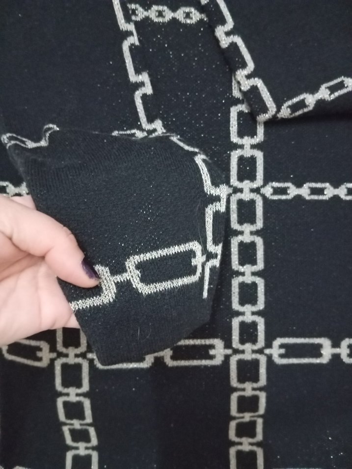 Zincir Detaylı Siyah Desenli Kadın Kazak - Görsel 4