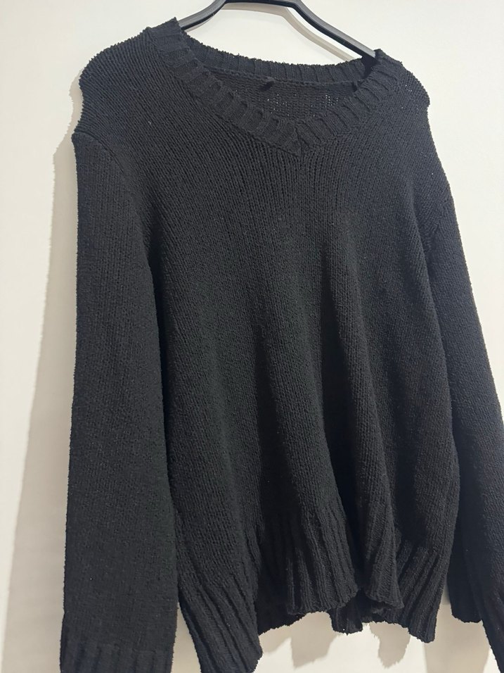 Siyah Uzun Kollu V Yaka Triko Kazak - Görsel 3