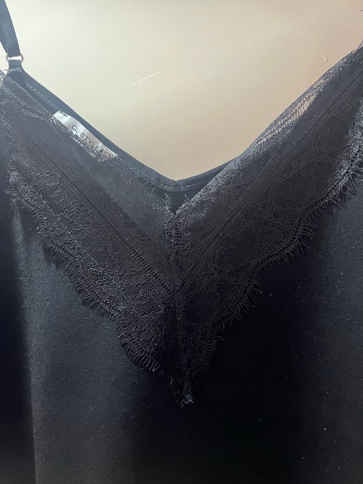 Dantel Detaylı Siyah V Yaka Kadın Atlet - Görsel 2