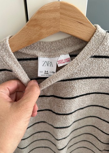 Erkek Çocuk Gri Çizgili Örgü Yün Kazak - Görsel 3