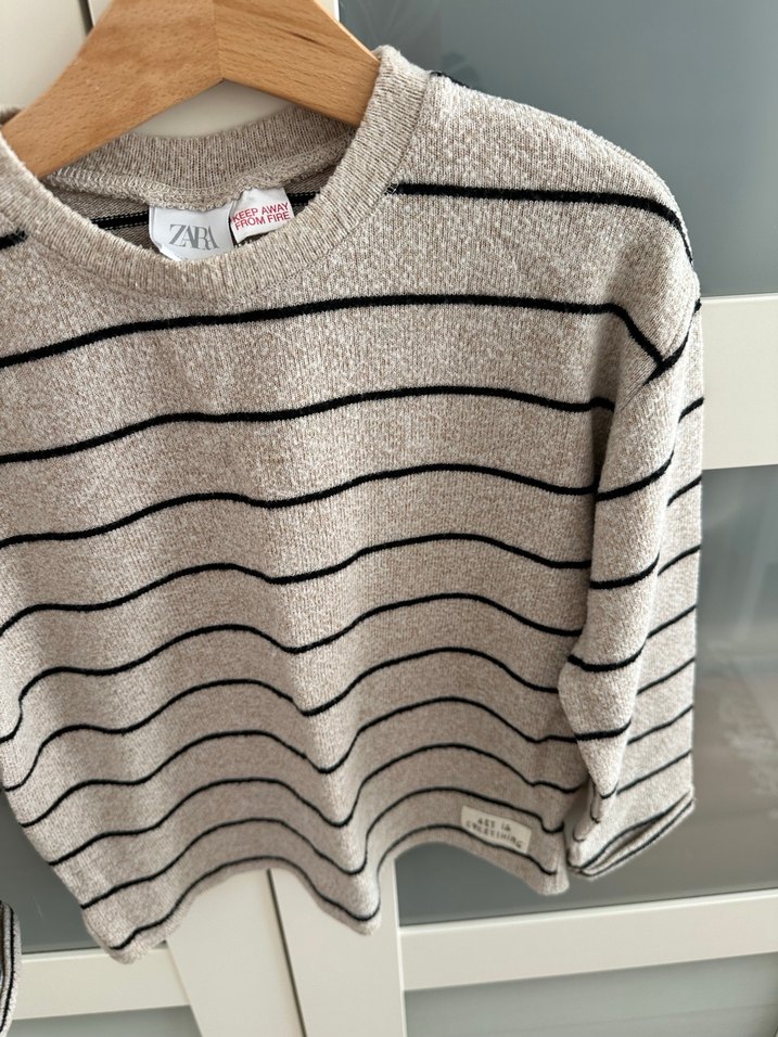 Erkek Çocuk Gri Çizgili Örgü Yün Kazak - Görsel 4