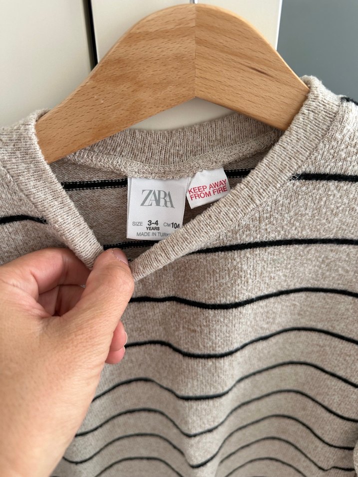 Erkek Çocuk Gri Çizgili Örgü Yün Kazak - Görsel 3