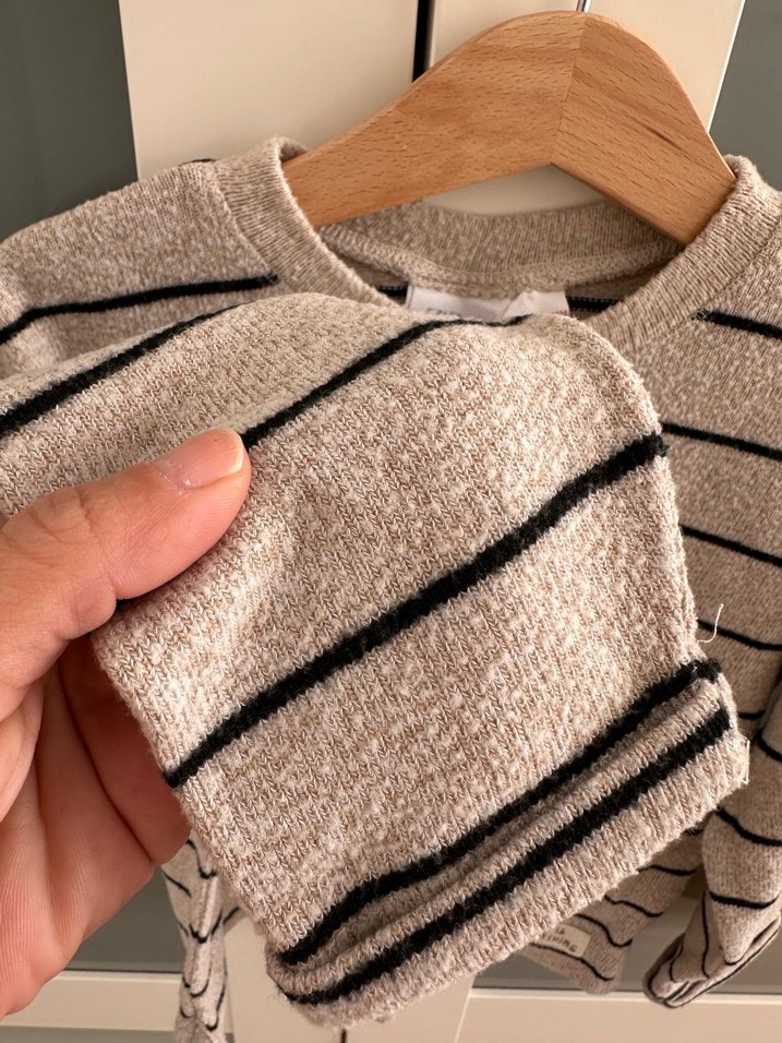 Erkek Çocuk Gri Çizgili Örgü Yün Kazak - Görsel 2
