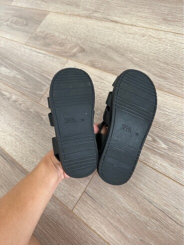 26 Beden siyah Renk Zara çocuk sandalet