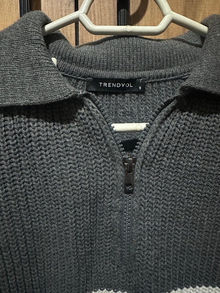 Gri Yarım Fermuarlı Örgü Süveter - Görsel 3