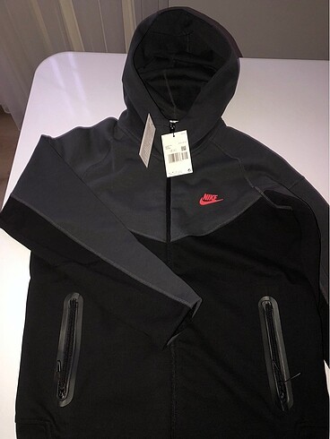 Nike tech