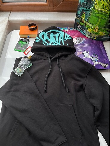 Syna world hoodie