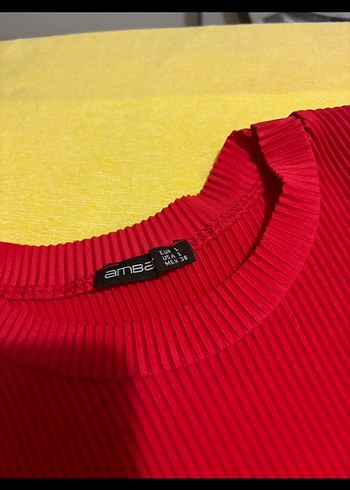 Kırmızı beyaz Kolsuz Yüksek Yakalı Kadın crop - Görsel 2