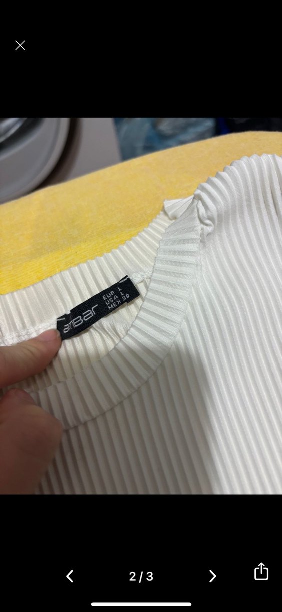 Kırmızı beyaz Kolsuz Yüksek Yakalı Kadın crop - Görsel 3