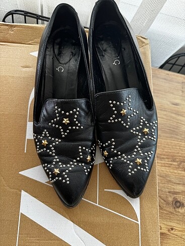Siyah yıldızlı Loafer