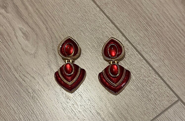 Diğer Kırmızı Küpe