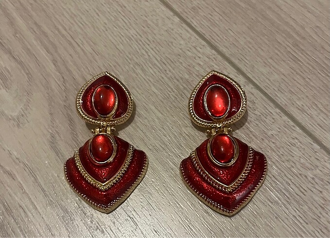  Beden Kırmızı Küpe