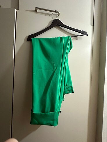 36 Beden yeşil Renk LCW pantolon