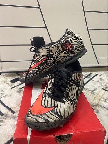 NIKE HALI SAHA