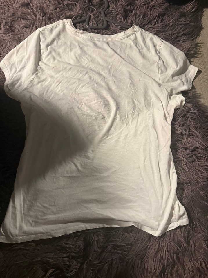 Levi's Krem Tişört  Rahat ve Şık — görsel 2/3