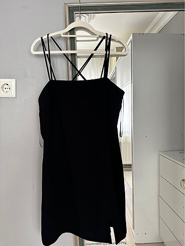m Beden Zara siyah askılı kumaş mini elbise
