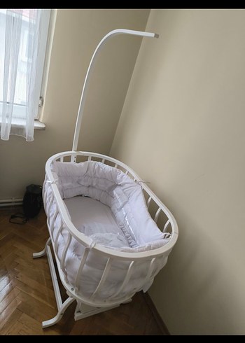 Beyaz Ahşap Sallanan Bebek Beşiği ve Sepeti - Görsel 4