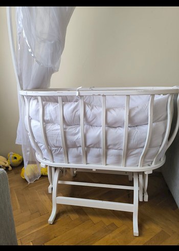 Beyaz Ahşap Sallanan Bebek Beşiği ve Sepeti - Görsel 5