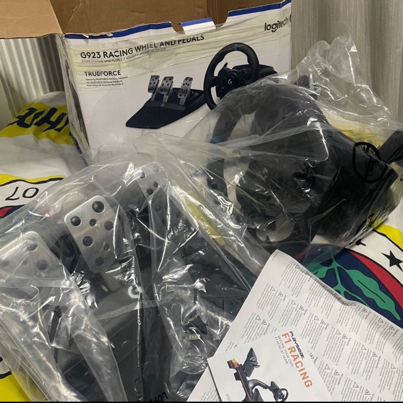 Logitech G923 Racing Direksiyon Seti üst seri motorlu - Görsel 4