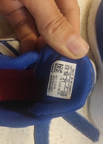 21 Beden Adidas erkek çocuk spor ayakkabı 
