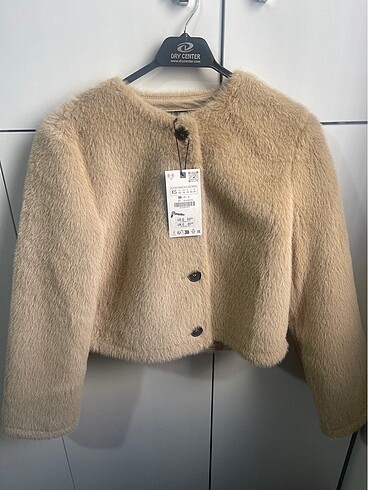Zara peluş tüylü crop ceket