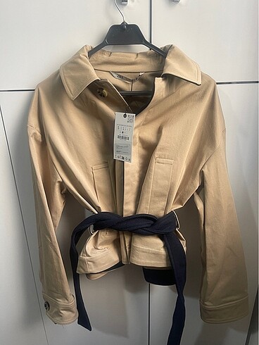 Zara kontrast kemerli kısa trençkot