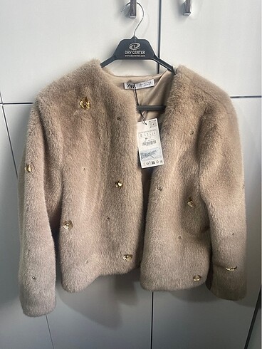 Zara mücevher taşlı tüylü kürklü kaban