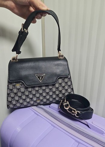 Guess Siyah Kemerli Modern Klasik Kadın Çanta