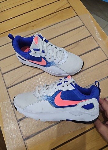 36,5 Beden beyaz Renk Orijinal_nike_ayakkabi