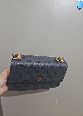 Guess Gri Yılan Desenli Tokalı Kadın Çanta