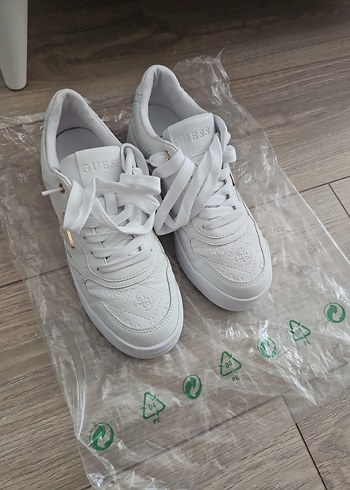 Guess Beyaz Guess Kadın Spor Ayakkabı