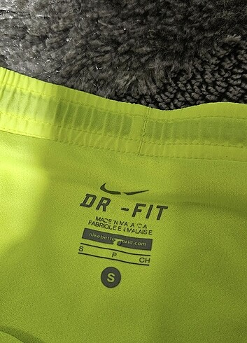 s Beden Neon Sarı Nike Şort ?? orijinaldir, güzel günlerde kullanılsın ?