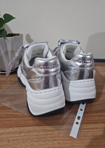 Guess Gri Parlak Platform Topuklu Kadın Spor Ayakkabı