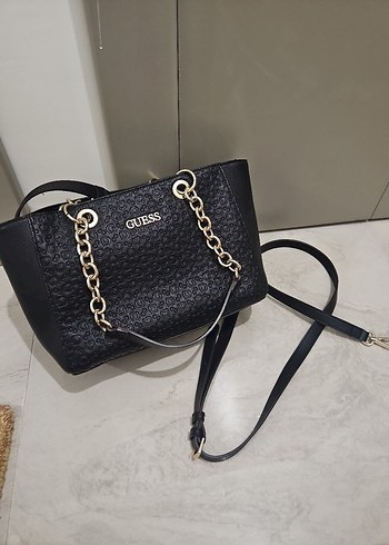 Siyah Deri Zincir Detaylı Guess Çanta
