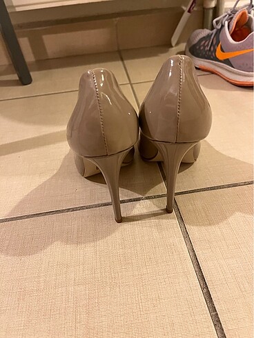 37 Beden ten rengi Renk Versace 19v69 stiletto ten rengi