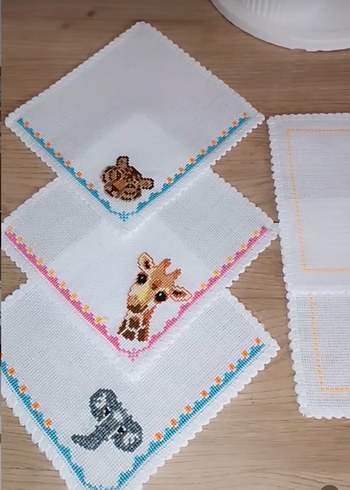 Lc Waikiki Home Pastel Desenli 3'lü Fincan ve etamin peçeteleri ile satıyorum