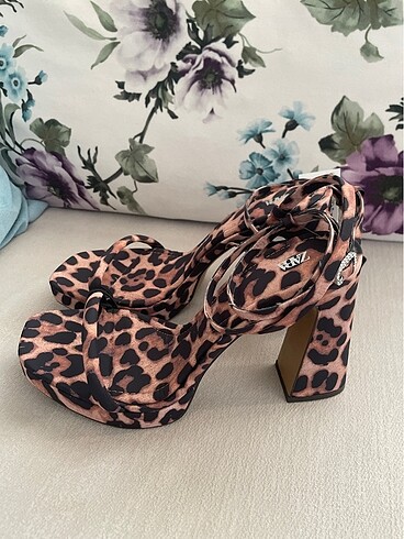 38 Beden Zara leopar desenli topuklu ayakkabı