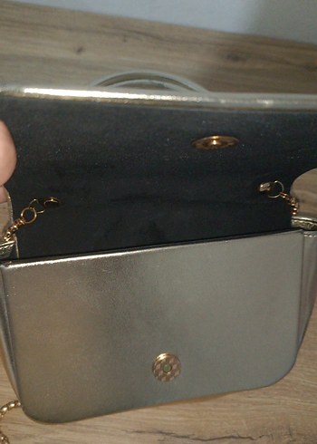 Zincir Detaylı Bej Deri Kadın Çanta - Görsel 3