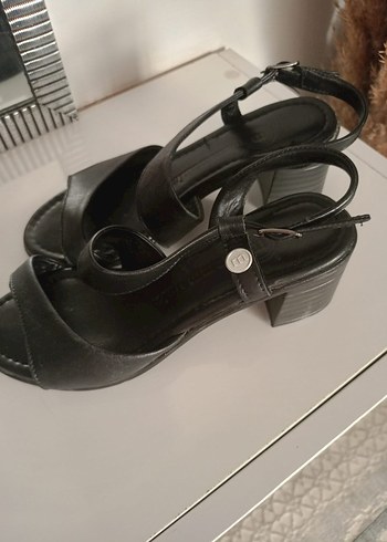 Mammamia Siyah Deri Tokalı Kadın Topuklu Sandalet