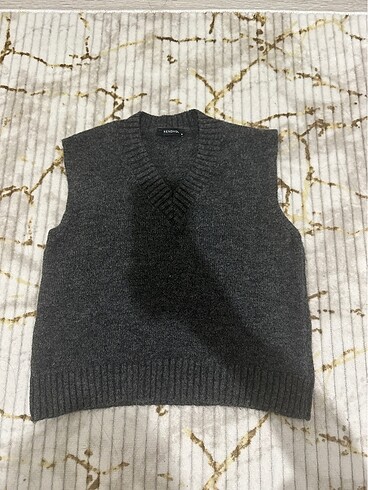 Gri V yaka Triko