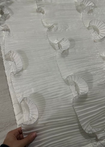 İşlemeli Parlak Beyaz Yatak Örtüsü - Görsel 3